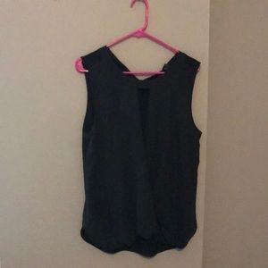 Sleeveless dress shirt